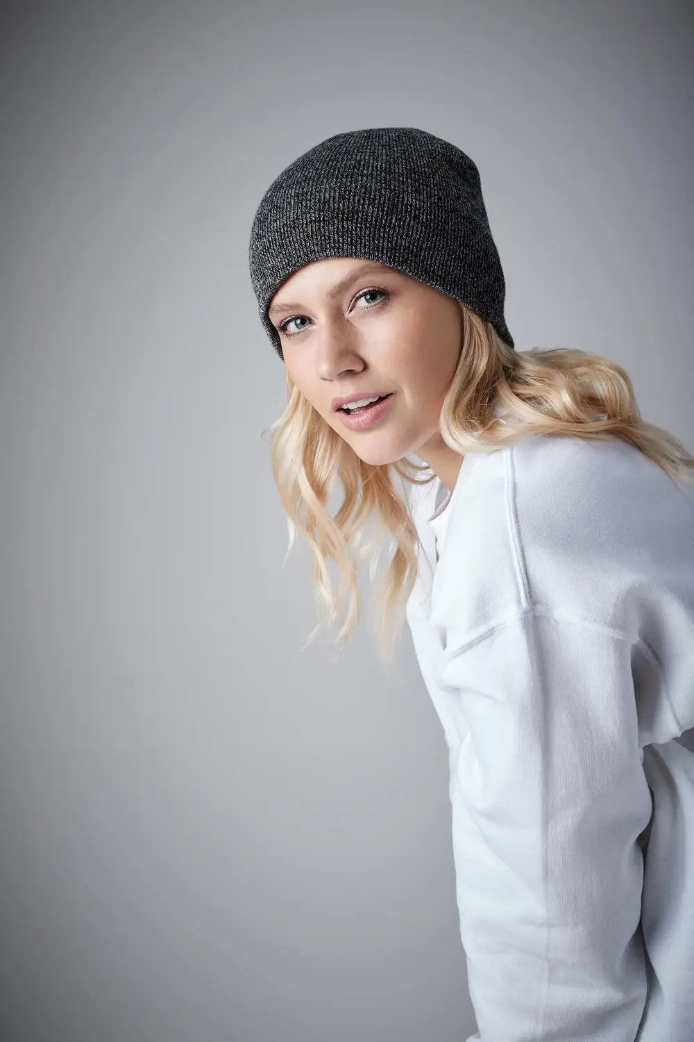 Two-tone pull-on beanie